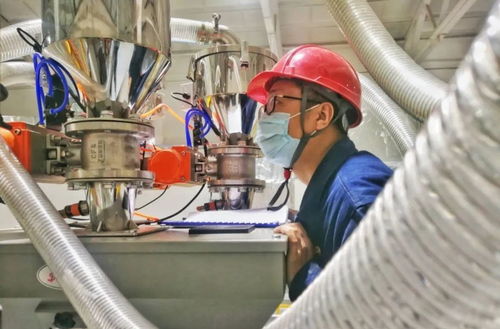 甘肅首條熔噴布生產線產品順利下線，經緯編布制造迎來新篇章